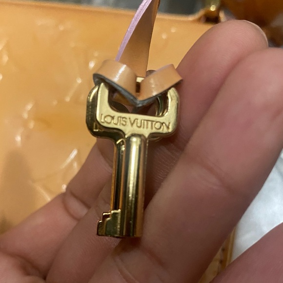 Authentic Louis Vuitton Monogram Vernis Spring Street Shoulder Bag - Picture 14 of 14